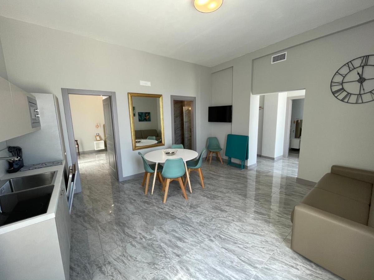 Palazzo Novecento Apartment Margherita Di Savoia Luaran gambar